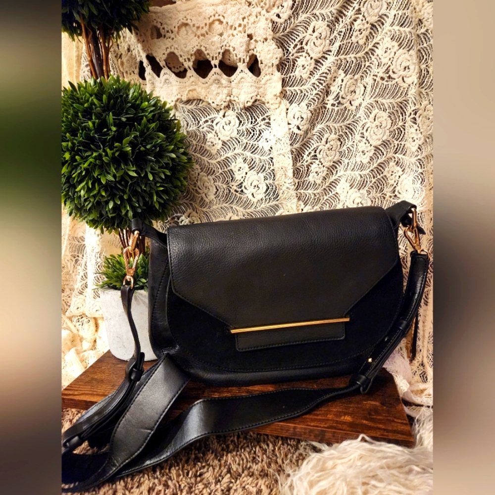 VINCE CAMUTO CROSSBODY CLUTCH